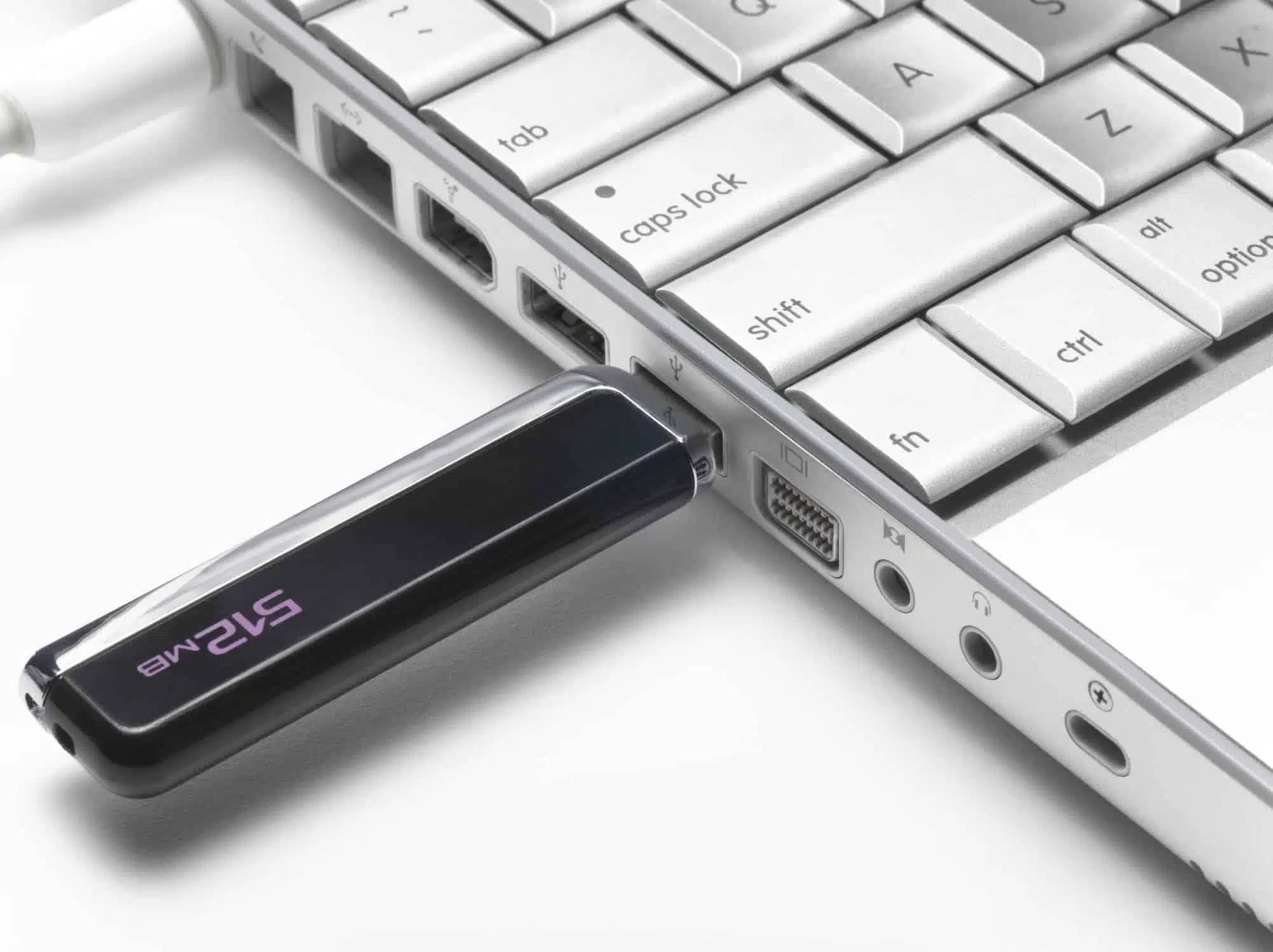 Scopri di più sull'articolo Recupero dati pen drive: portabilità e alto rischio
